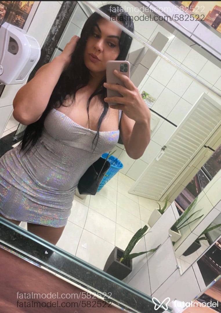 Acompanhante travesti morena (o) de olhos castanhos - Yza