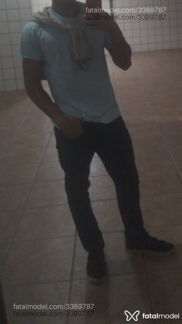 Acompanhante homem com cabelo castanho de olhos cinza em Guarapari - Lucas