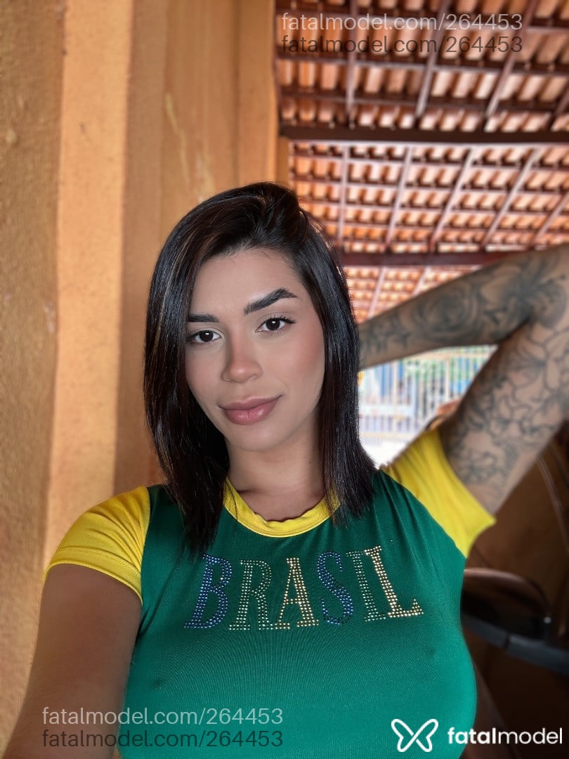 Acompanhante mulher trans morena (o) de olhos castanhos - Eloise Ghanima Acompanhante mulher trans morena (o) de olhos castanhos - Eloise Ghanima