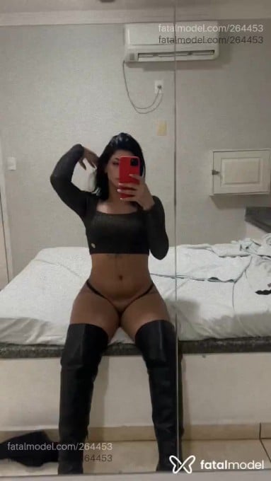 Acompanhante mulher trans morena (o) de olhos castanhos - Eloise Ghanima Acompanhante mulher trans morena (o) de olhos castanhos - Eloise Ghanima