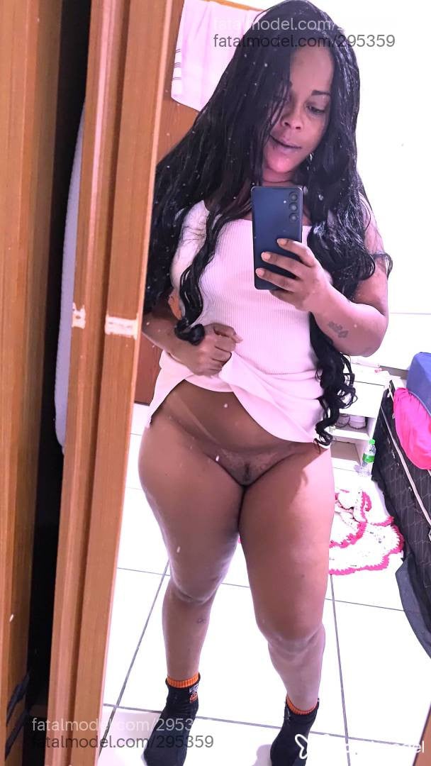 Acompanhante mulher morena (o) de olhos castanhos - Pérola Negra Acompanhante mulher morena (o) de olhos castanhos - Pérola Negra