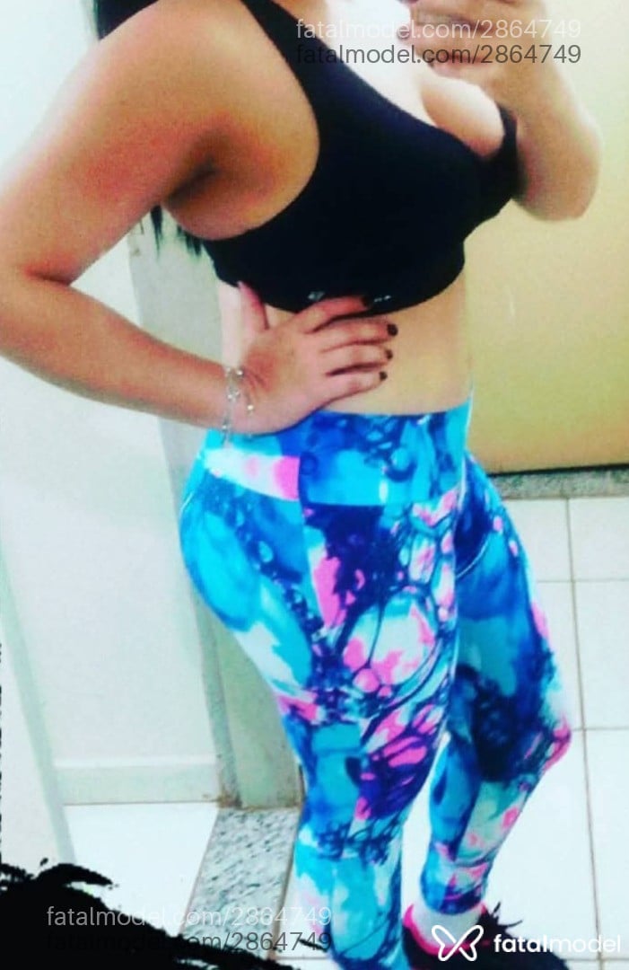 Acompanhante mulher morena (o) de olhos verdes - Natália