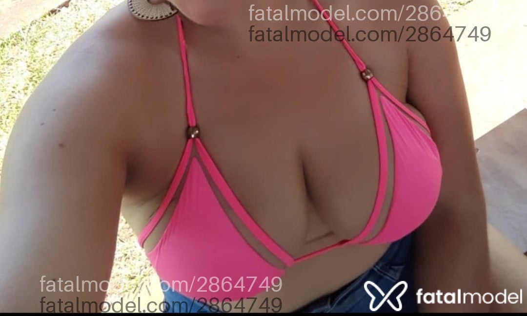 Acompanhante mulher morena (o) de olhos verdes - Natália