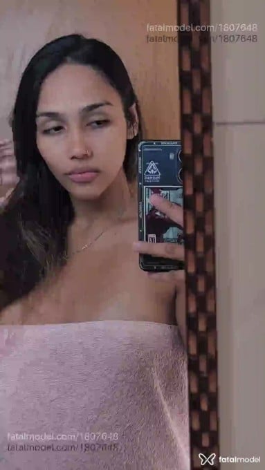 Acompanhante mulher trans com cabelo castanho de olhos castanhos - Kimberlly