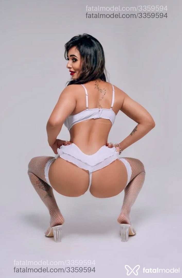 Acompanhante mulher trans com cabelo castanho de olhos castanhos em Goiânia - Stefany