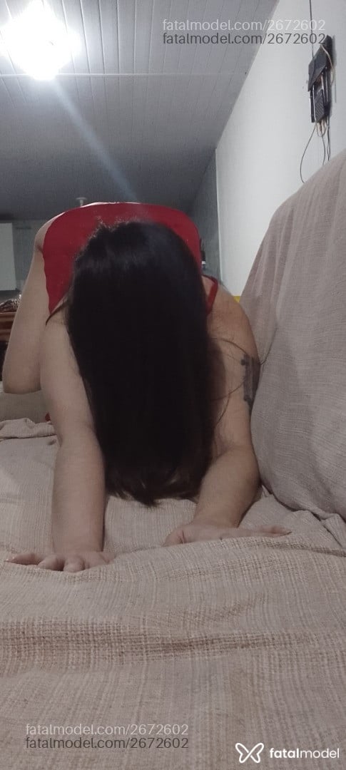 Acompanhante mulher com cabelo castanho de olhos mel em Virtual - Heloísa