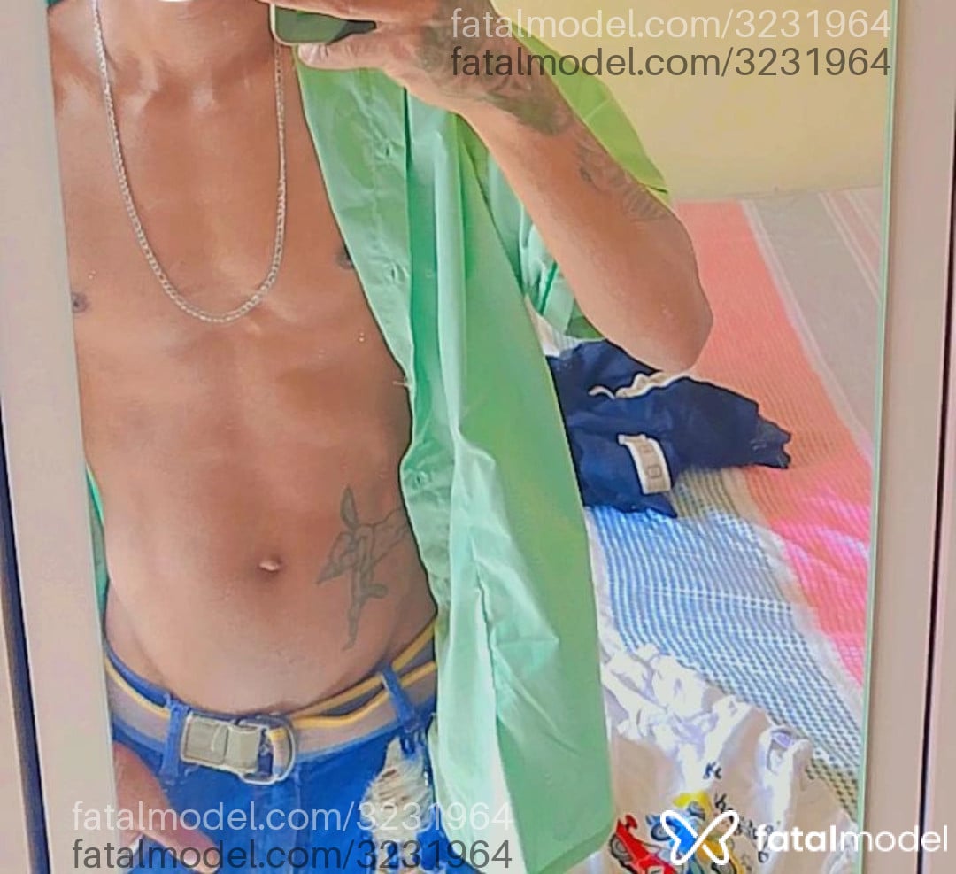 Acompanhante homem morena (o) de olhos castanhos - Valen Acompanhante homem morena (o) de olhos castanhos - Valen
