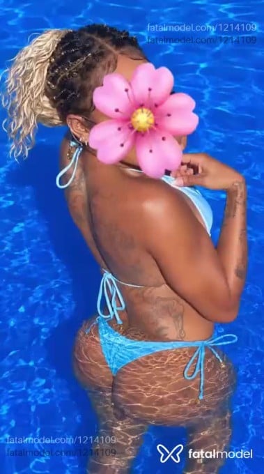 Acompanhante mulher morena (o) de olhos castanhos - Thainá Acompanhante mulher morena (o) de olhos castanhos - Thainá