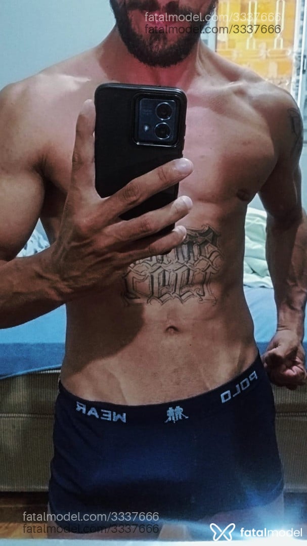 Acompanhante homem com cabelo castanho de olhos mel - Luizz Acompanhante homem com cabelo castanho de olhos mel - Luizz