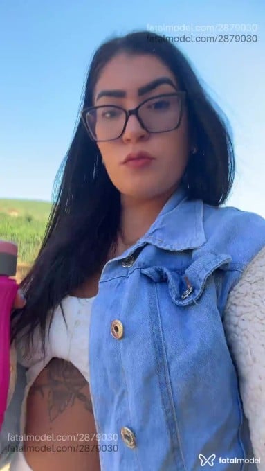 Acompanhante mulher com cabelo castanho de olhos castanhos - Tayla Oliveira