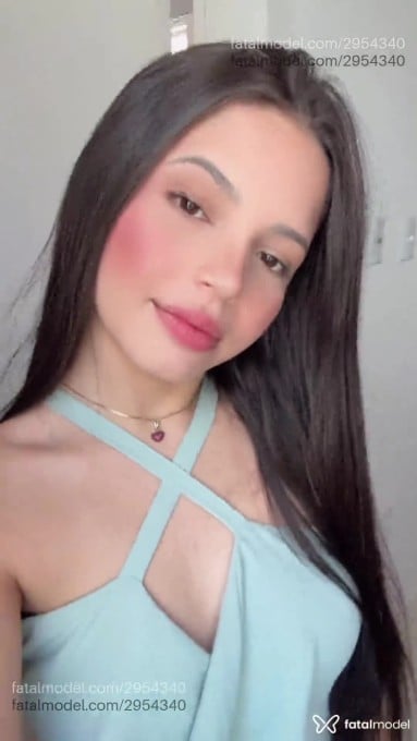 Acompanhante mulher com cabelo castanho de olhos castanhos em Itajaí - Sofia