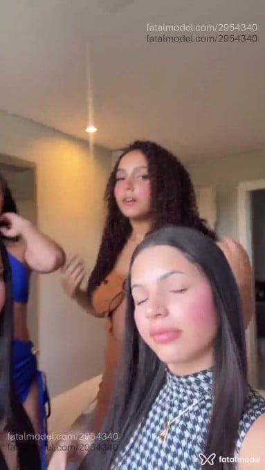 Acompanhante mulher com cabelo castanho de olhos castanhos em Itajaí - Sofia