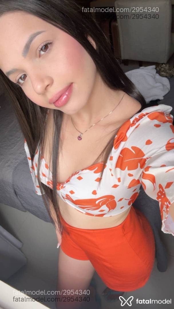 Acompanhante mulher com cabelo castanho de olhos castanhos em Itajaí - Sofia