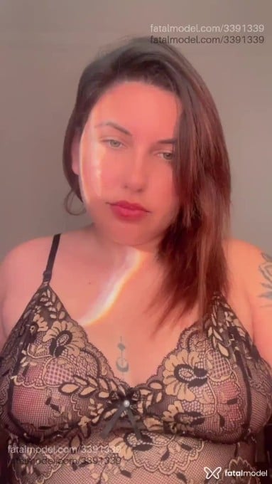 Acompanhante mulher morena (o) de olhos verdes - Esther Acompanhante mulher morena (o) de olhos verdes - Esther