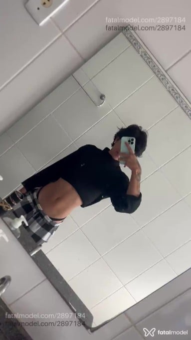 Acompanhante mulher trans morena (o) de olhos castanhos em Balneário Camboriú Acompanhante mulher trans morena (o) de olhos castanhos em Balneário Camboriú - Silver