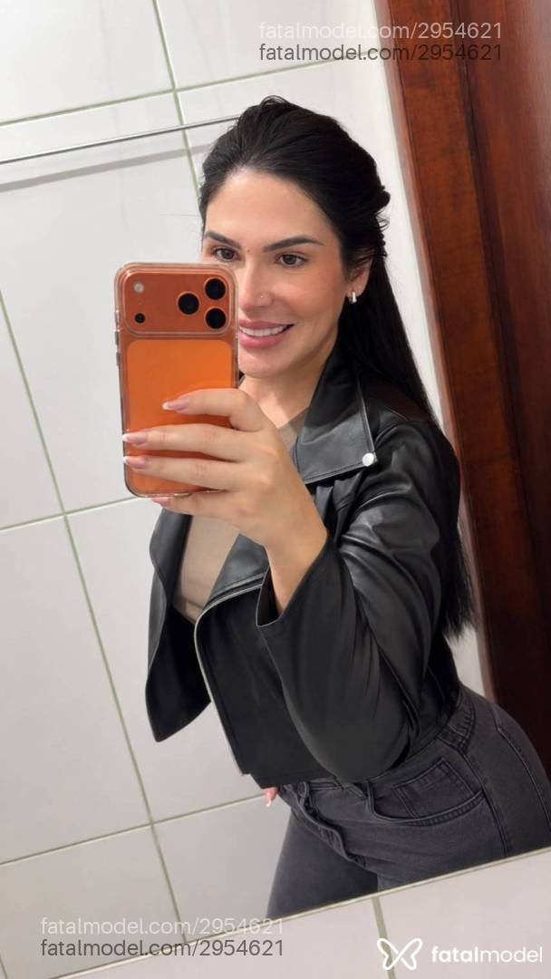 Acompanhante mulher morena (o) de olhos mel - Brenda Moraes Acompanhante mulher morena (o) de olhos mel - Brenda Moraes