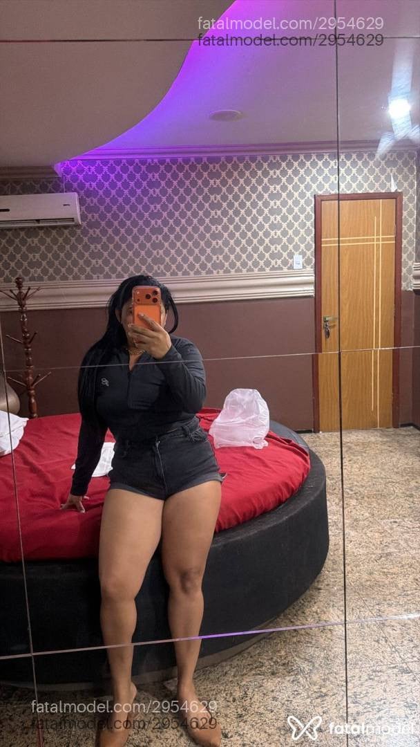 Acompanhante mulher morena (o) de olhos pretos - Micaele