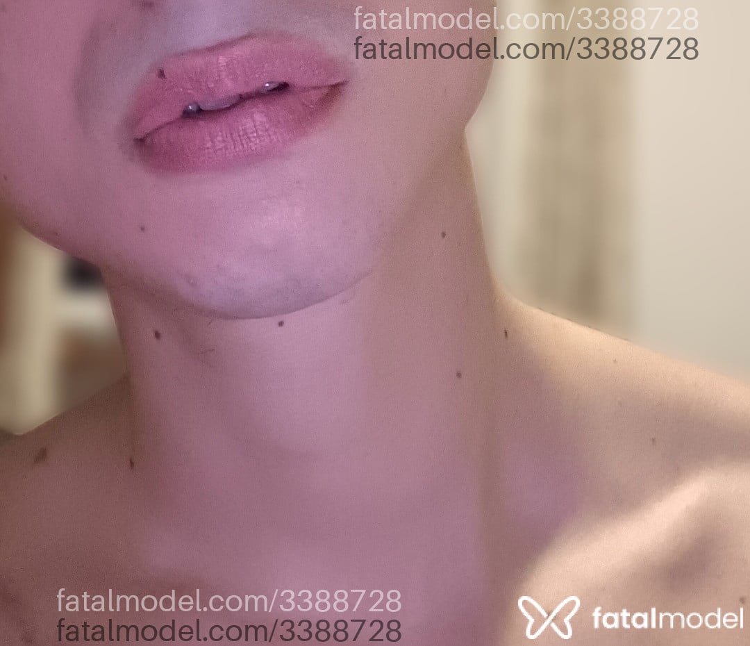 Acompanhante não-binário com cabelo castanho de olhos castanhos - Junior Acompanhante não-binário com cabelo castanho de olhos castanhos - Junior