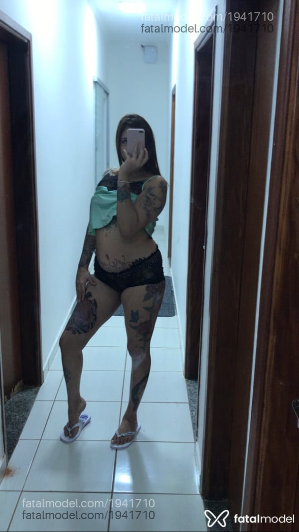 Acompanhante mulher com cabelo castanho de olhos pretos - Mel