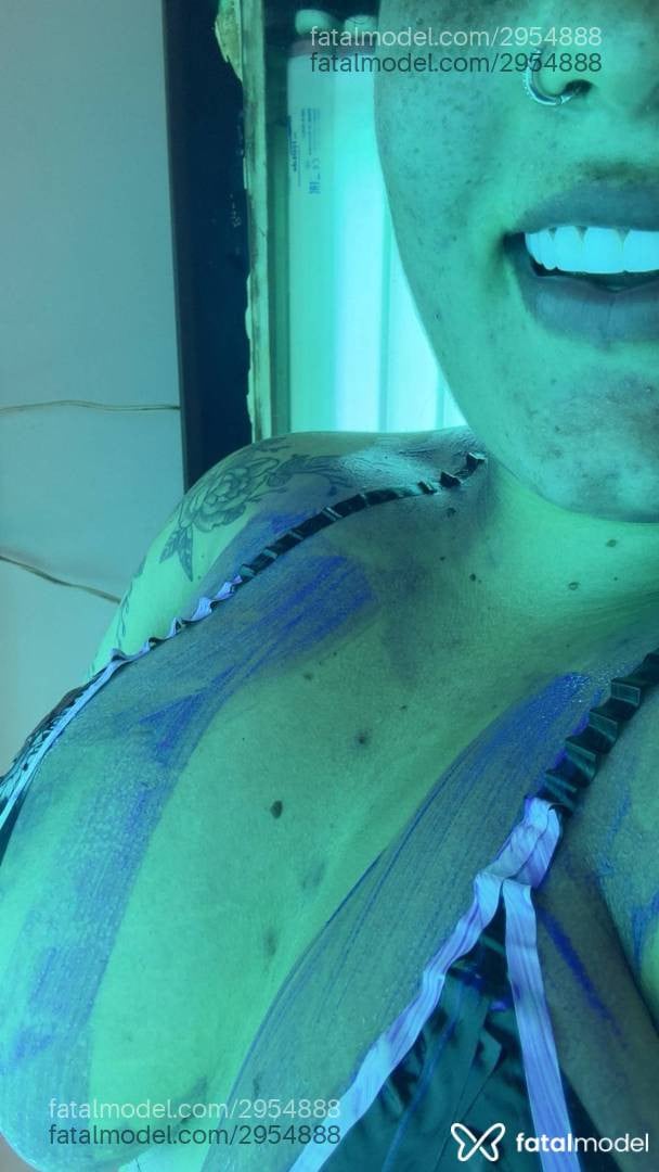 Acompanhante mulher morena (o) de olhos verdes em Pelotas Acompanhante mulher morena (o) de olhos verdes em Pelotas - Celine