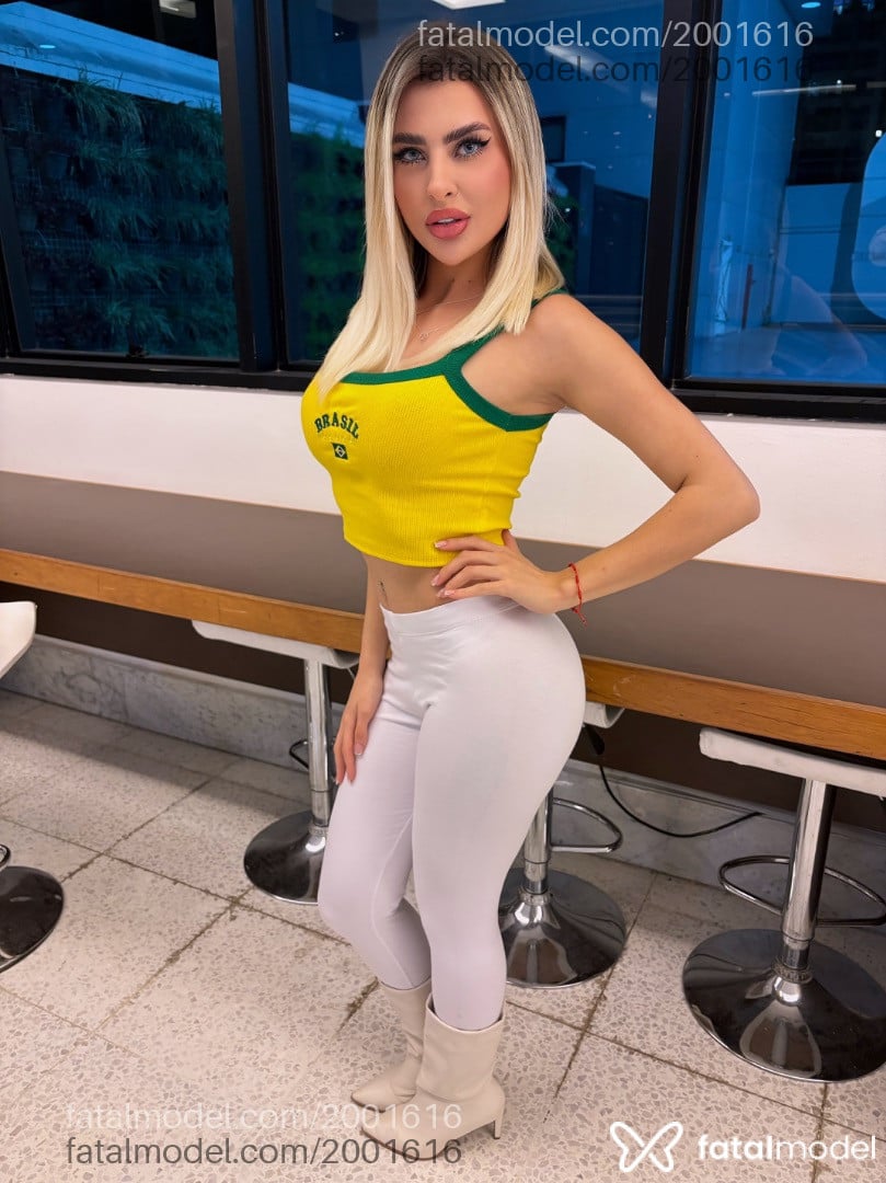 Acompanhante mulher loira (o) de olhos azuis em São Paulo - Lolamorango
