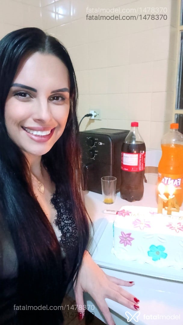 Acompanhante mulher com cabelo castanho de olhos pretos em Pouso Alegre - Ariana