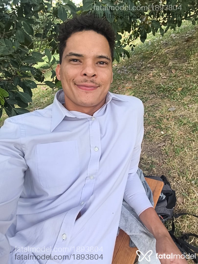 Acompanhante homem com cabelo castanho de olhos castanhos em Brasília - Roger