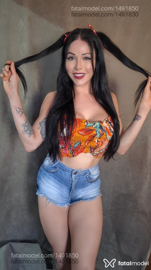 Acompanhante mulher trans com cabelo castanho de olhos mel em Jaú - Milly Regina