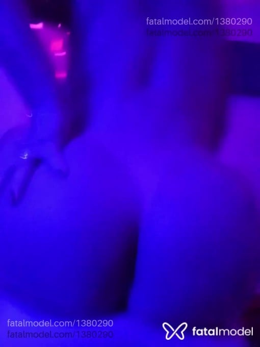 Acompanhante mulher loira (o) de olhos castanhos em Juiz de Fora - Eloa Salles