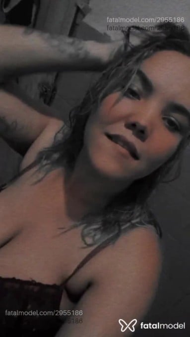 Acompanhante mulher com cabelo colorido de olhos castanhos em Uberlândia - Nayara