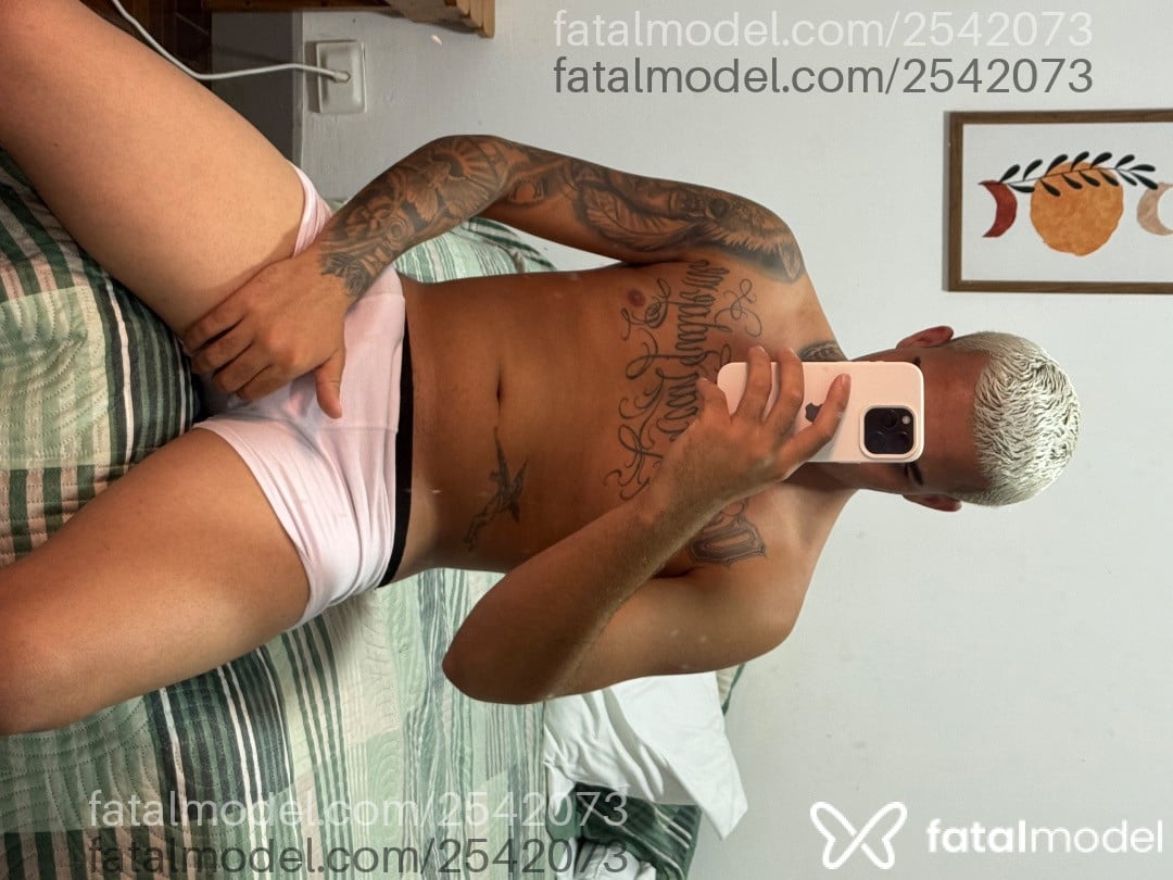 Acompanhante homem morena (o) de olhos pretos - Júnior Duat Acompanhante homem morena (o) de olhos pretos - Júnior Duat