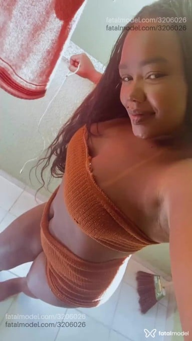 Acompanhante mulher com cabelo castanho de olhos pretos em São Mateus Acompanhante mulher com cabelo castanho de olhos pretos em São Mateus - Lara Reis