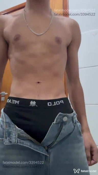 Acompanhante homem com cabelo castanho de olhos castanhos - Dudu Acompanhante homem com cabelo castanho de olhos castanhos - Dudu