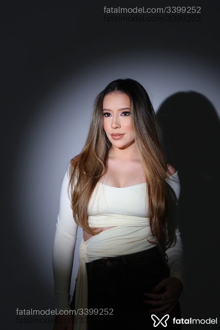 Acompanhante mulher com cabelo castanho de olhos castanhos em São Paulo - Mel Ferraz