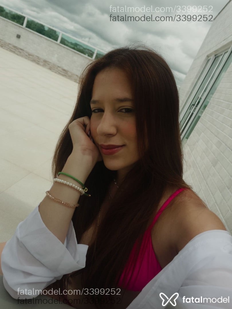Acompanhante mulher com cabelo castanho de olhos castanhos em São Paulo - Mel Ferraz