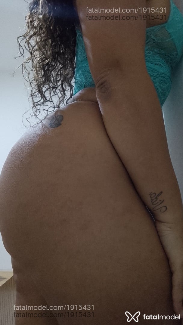 Acompanhante mulher com cabelo castanho de olhos pretos em Araruama - Michelle