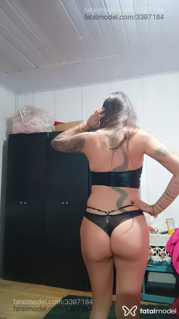 Acompanhante mulher com cabelo castanho de olhos castanhos em Cruz Alta - Denise