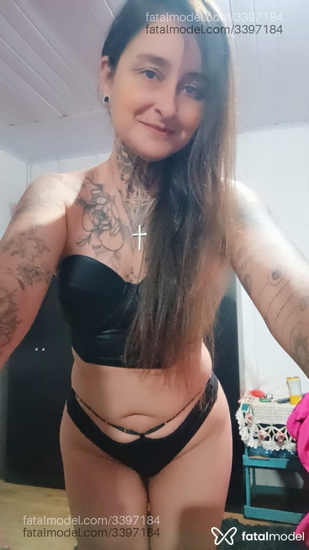 Acompanhante mulher com cabelo castanho de olhos castanhos em Cruz Alta - Denise