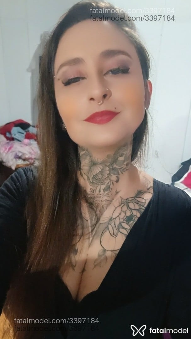 Acompanhante mulher com cabelo castanho de olhos castanhos em Cruz Alta - Denise