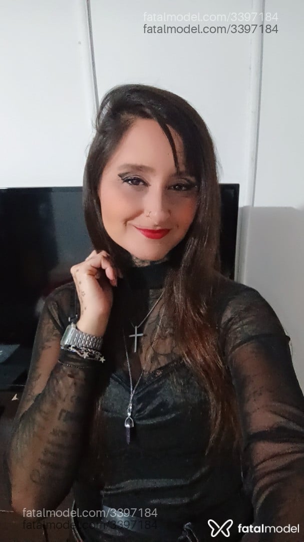 Acompanhante mulher com cabelo castanho de olhos castanhos em Cruz Alta - Giovana