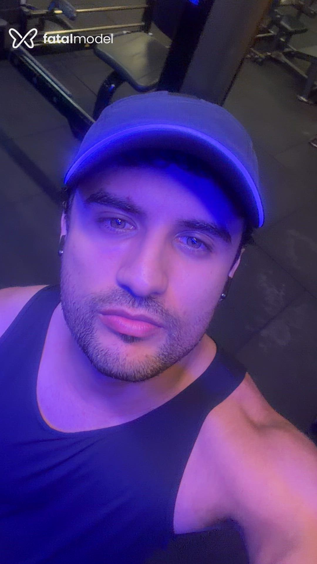 Acompanhante homem com cabelo castanho de olhos verdes - Aleff