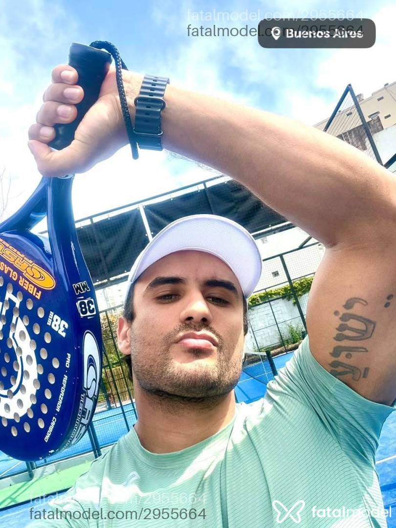 Acompanhante homem com cabelo castanho de olhos verdes - Aleff