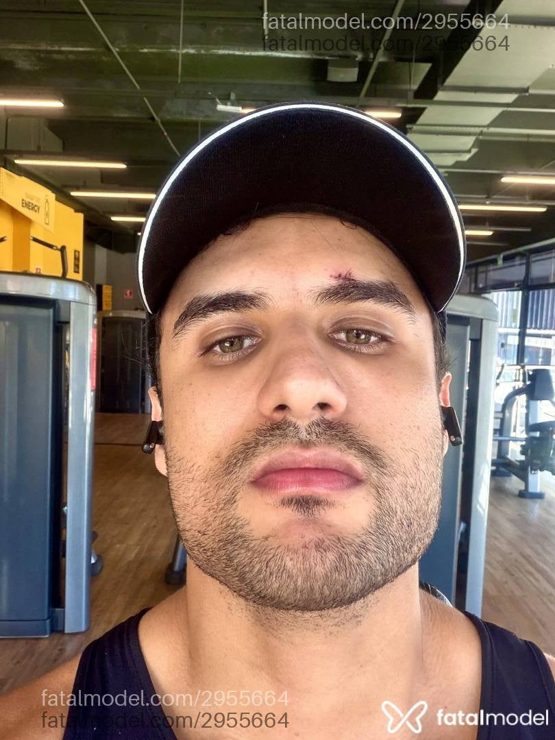 Acompanhante homem com cabelo castanho de olhos verdes - Aleff