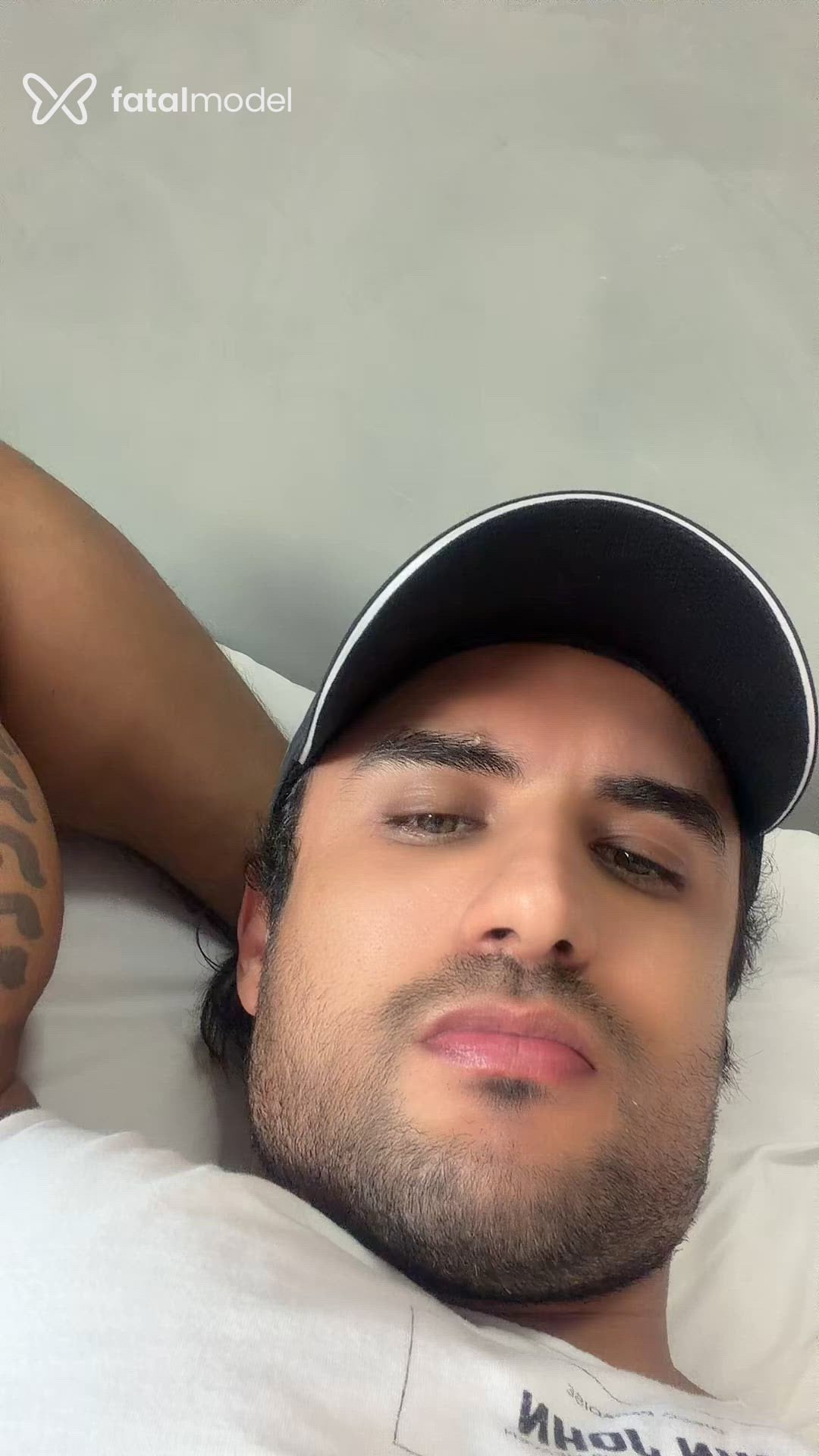 Acompanhante homem com cabelo castanho de olhos verdes - Aleff