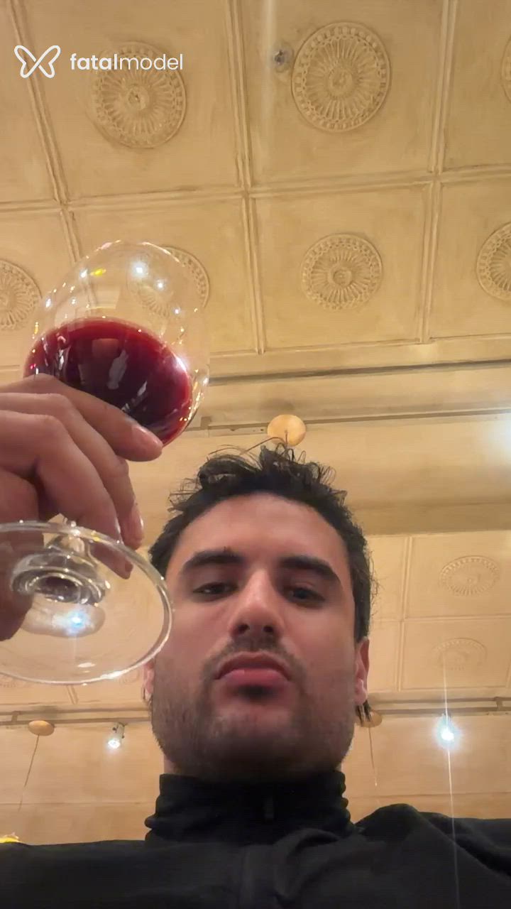 Acompanhante homem com cabelo castanho de olhos verdes - Aleff