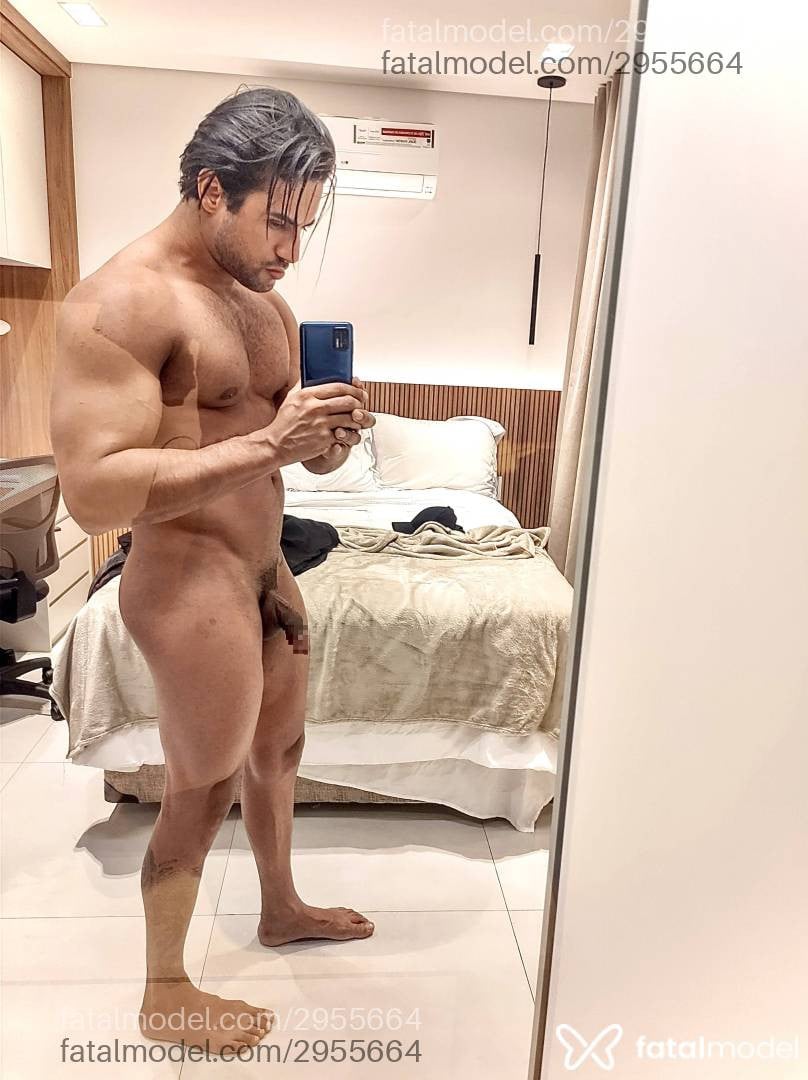 Acompanhante homem com cabelo castanho de olhos verdes em São Paulo - Aleff