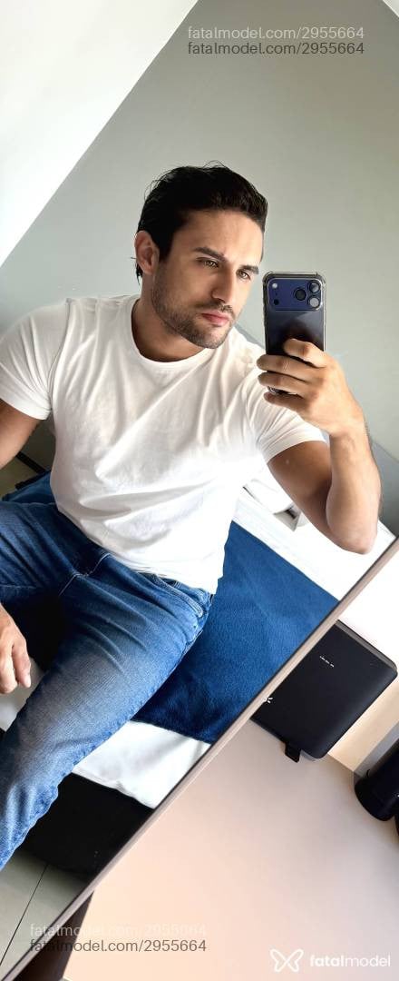 Acompanhante homem com cabelo castanho de olhos verdes - Aleff