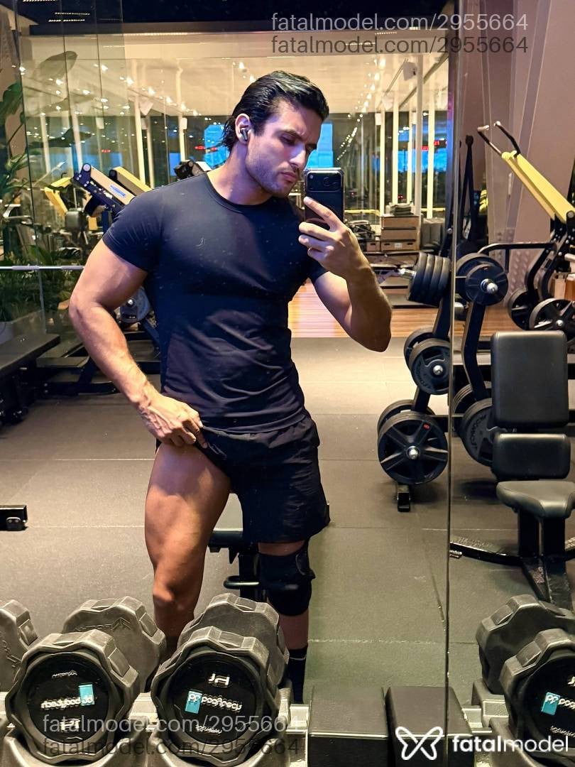 Acompanhante homem com cabelo castanho de olhos verdes - Aleff