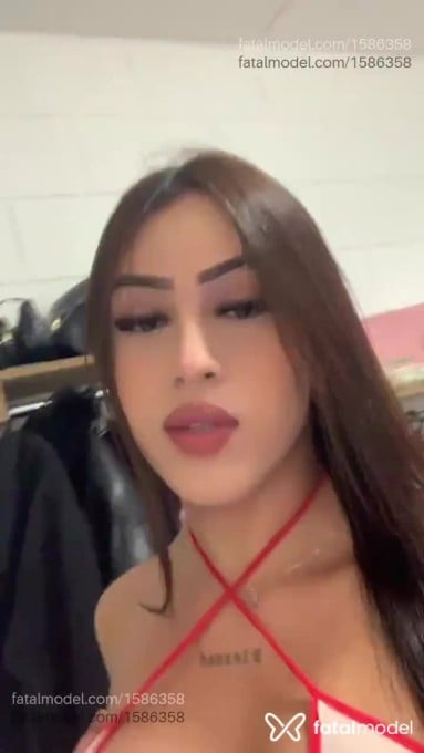 Acompanhante mulher trans com cabelo castanho de olhos castanhos - Lauendy Acompanhante mulher trans com cabelo castanho de olhos castanhos - Lauendy