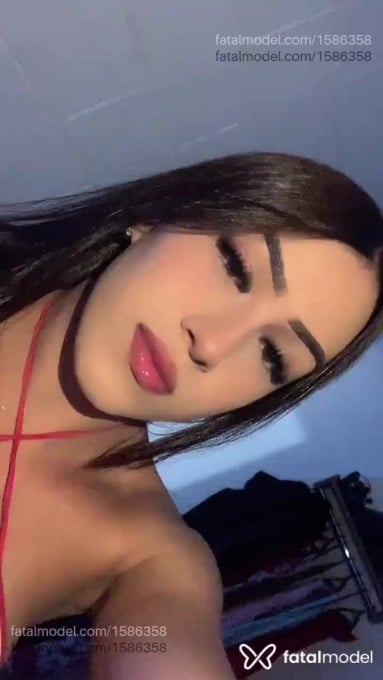 Acompanhante mulher trans com cabelo castanho de olhos castanhos - Lauendy Acompanhante mulher trans com cabelo castanho de olhos castanhos - Lauendy